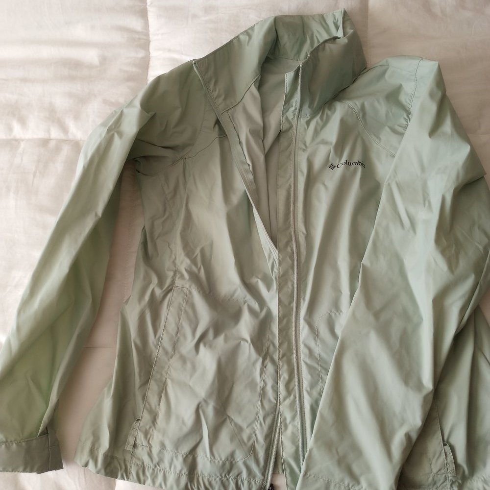 Women's soft green rainjacket